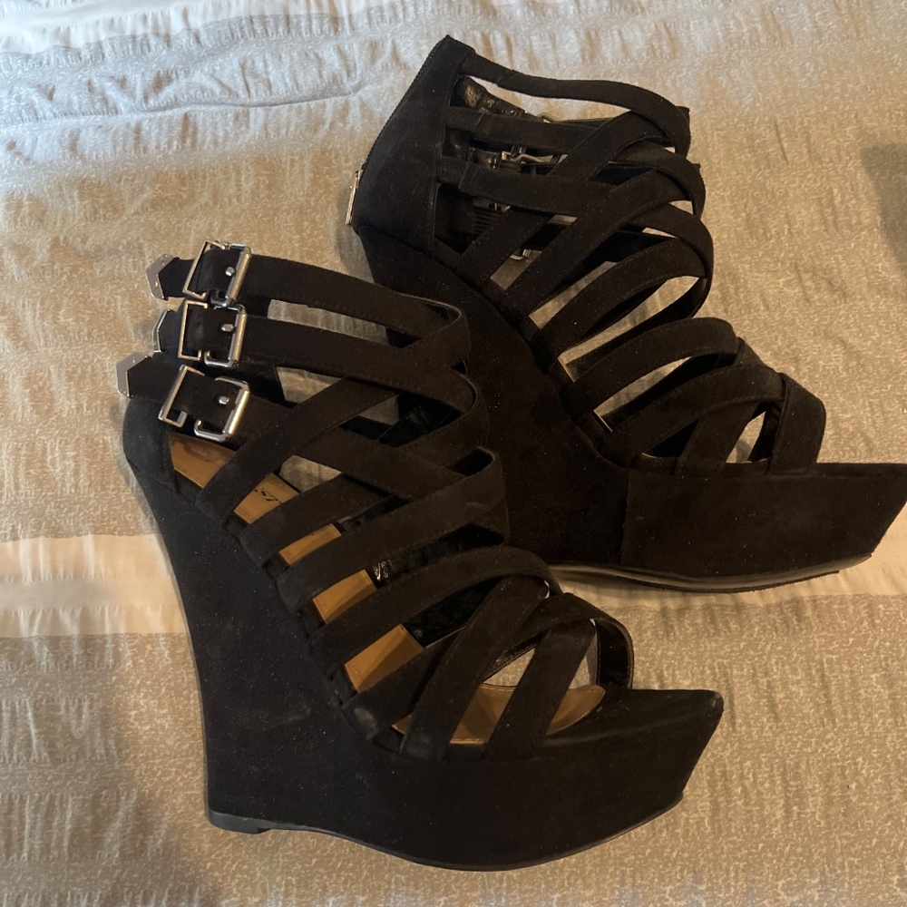Shoes - Picture 2 of 3